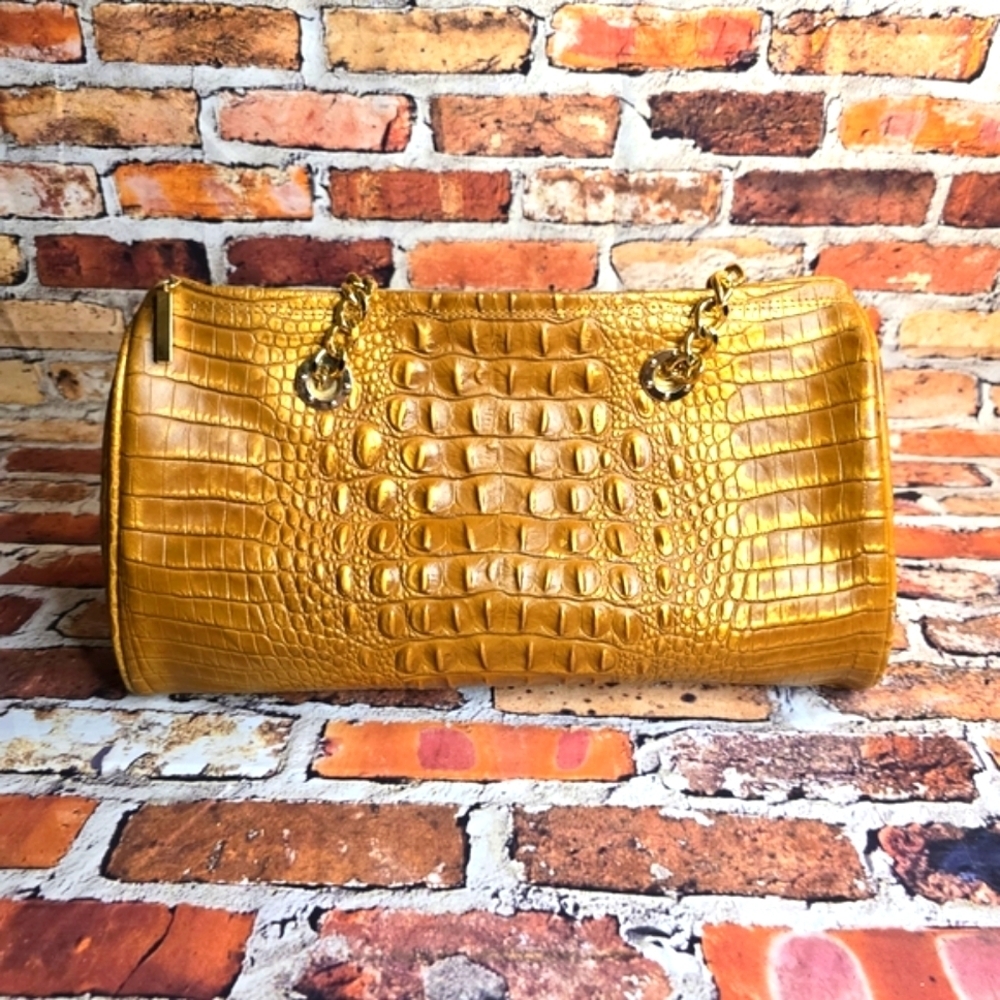 Chic Gold Crocodile-Embossed Leather Shoulder Bag
